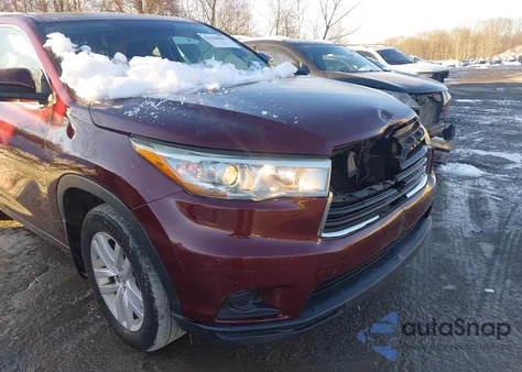 2015 Toyota Highlander Le V6 z USA, uszkodzony, nr VIN 5TDBKRFH1FS117211